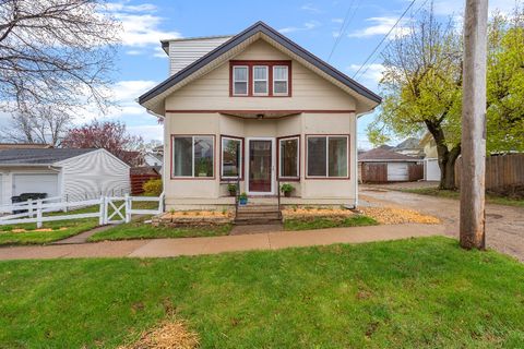 Single Family Residence in Cedar Rapids IA 215 15th Street.jpg