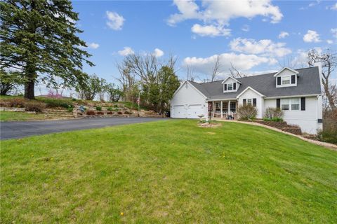 Single Family Residence in Cedar Rapids IA 1621 Timberland Court.jpg
