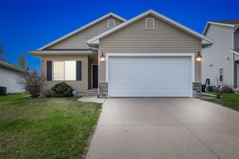 Single Family Residence in Cedar Rapids IA 2163 Sugar Creek Drive.jpg