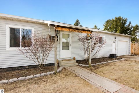 Single Family Residence in Traverse City MI 5278 Mobile Trail.jpg