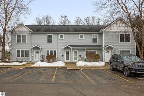 Condominium in Traverse City MI 713 Lake Avenue.jpg