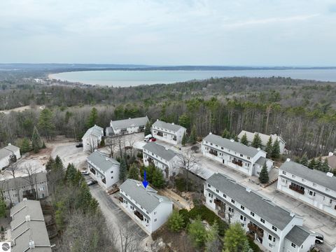 Condominium in Traverse City MI 4013 Robin Hood Lane.jpg