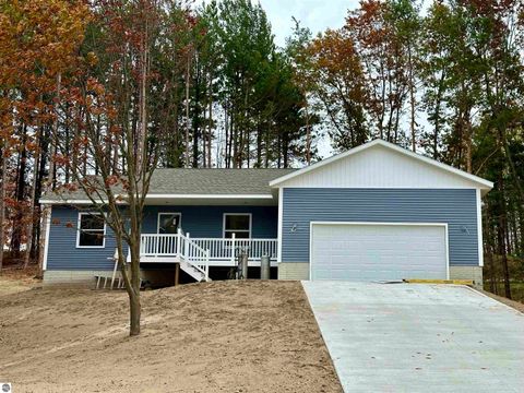 Single Family Residence in Traverse City MI 990 Birmley Estates Drive.jpg