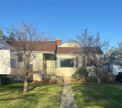 Single Family Residence in Spokane WA 4028 S Sherman St.jpg