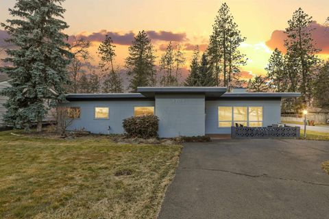 Single Family Residence in Spokane WA 4204 S Hogan St.jpg