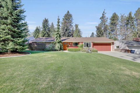 Single Family Residence in Spokane WA 4318 S Hogan St.jpg