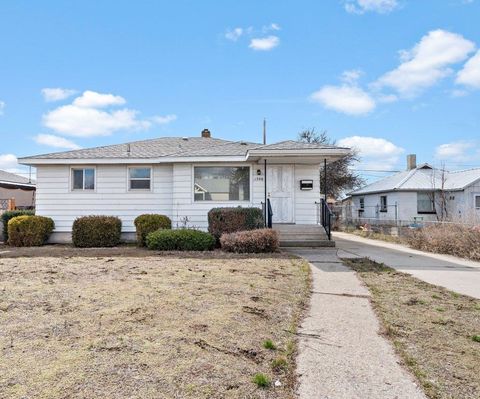 Single Family Residence in Spokane WA 1208 Courtland Ave.jpg