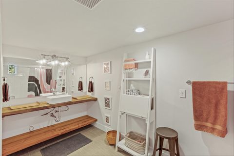 Single Family Residence in Spokane WA 10803 S Freya Rd 41.jpg
