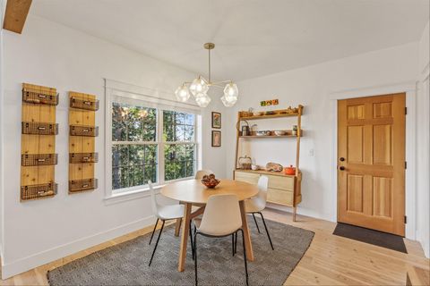 Single Family Residence in Spokane WA 10803 S Freya Rd 17.jpg