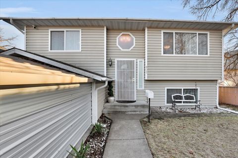 Single Family Residence in Spokane WA 902 CROWN Ave.jpg