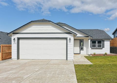 Single Family Residence in Spokane WA 9021 Hazelnut St.jpg