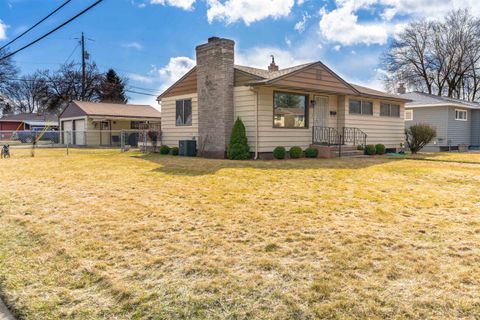 Single Family Residence in Spokane WA 1103 Decatur Ave.jpg