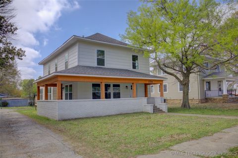 Single Family Residence in Okmulgee OK 1106 E 6th Street.jpg