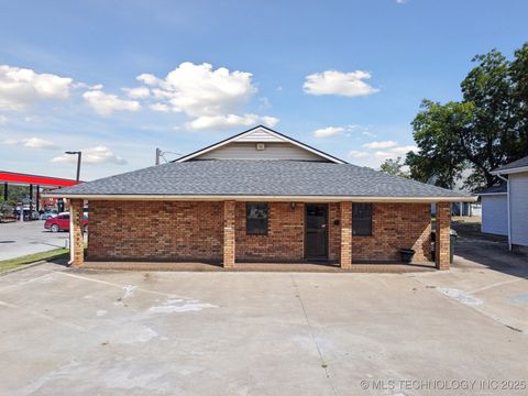Business in Okmulgee OK 1015 E 6th Street.jpg