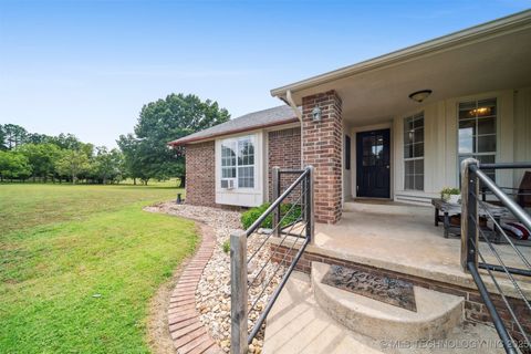 Single Family Residence in Okemah OK 376034 E 1140 Road.jpg