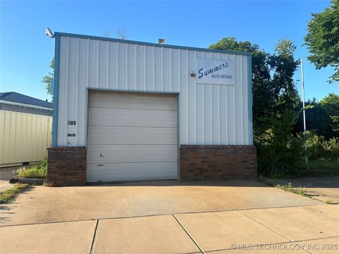Retail in Okmulgee OK 605 E 6th Street.jpg