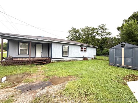 Single Family Residence in Henryetta OK 904 W Corporation Street.jpg