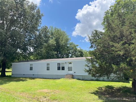 Manufactured Home in Stigler OK 124 S BK 1401 Road.jpg