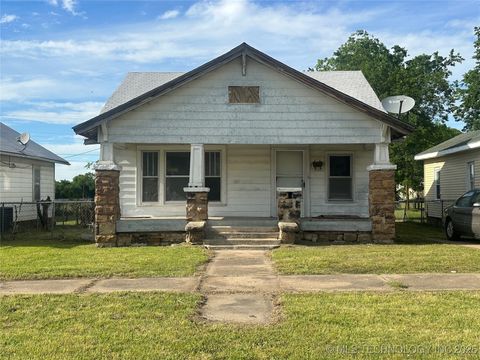 Single Family Residence in Okmulgee OK 907 E 3rd Street.jpg