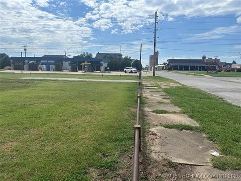 Unimproved Land in Okmulgee OK E 7th Street.jpg
