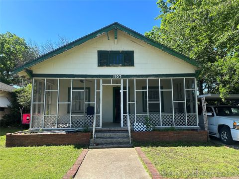 Single Family Residence in Henryetta OK 1107 W Broadway Street.jpg