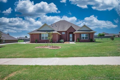 Single Family Residence in Oklahoma City OK 5800 SE 142nd St.jpg