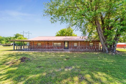 Cabin in Morris OK 21170 S 270 Road.jpg