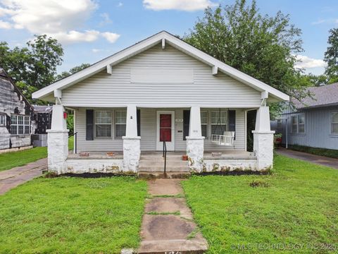 Single Family Residence in Okmulgee OK 1414 E 8th Street.jpg