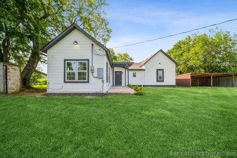 Single Family Residence in Canadian OK 201 NE Tignor Street.jpg