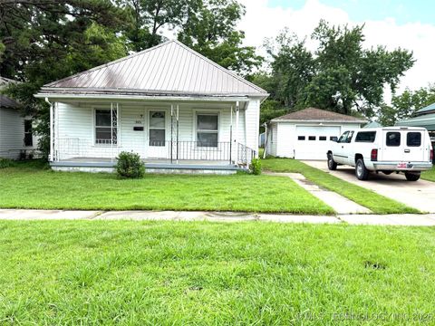 Single Family Residence in Henryetta OK 903 W Broadway Street.jpg