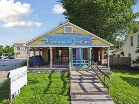 Business in Okmulgee OK 114 W 8th Street.jpg
