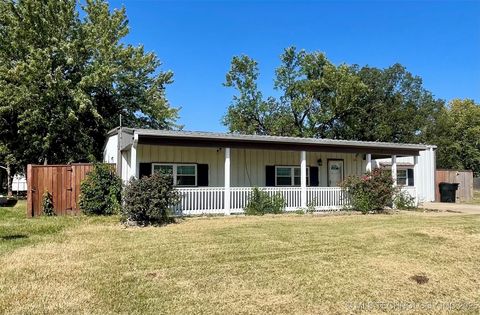 Single Family Residence in Morris OK 520 S 5th Street.jpg