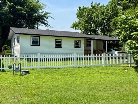 Single Family Residence in Dewar OK 409 E 6th Street.jpg