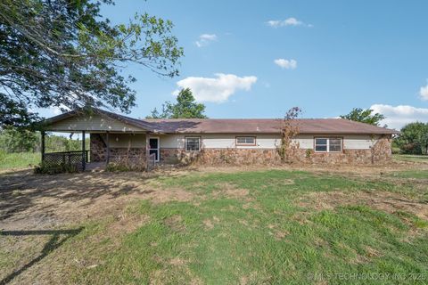 Single Family Residence in Morris OK 23140 Gun Club Road.jpg