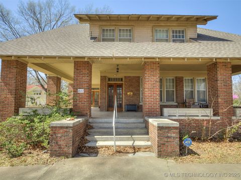 Single Family Residence in Okmulgee OK 820 N Grand Avenue 2.jpg