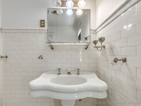 Single Family Residence in Okmulgee OK 820 N Grand Avenue 61.jpg
