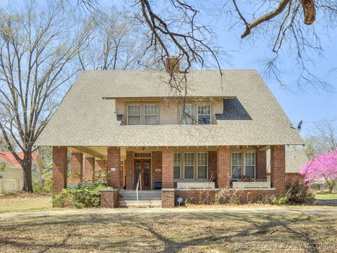 Single Family Residence in Okmulgee OK 820 N Grand Avenue.jpg