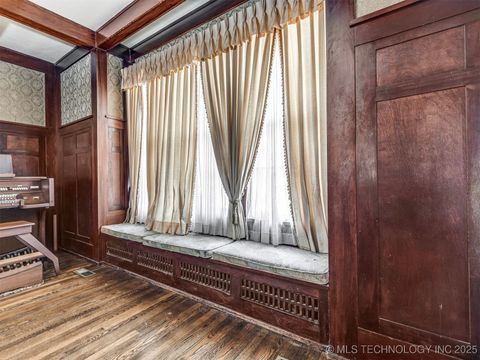 Single Family Residence in Okmulgee OK 820 N Grand Avenue 22.jpg