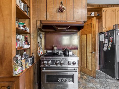 Single Family Residence in Okmulgee OK 820 N Grand Avenue 32.jpg