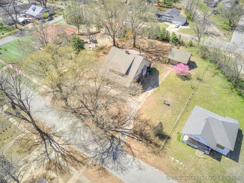 Single Family Residence in Okmulgee OK 820 N Grand Avenue 78.jpg