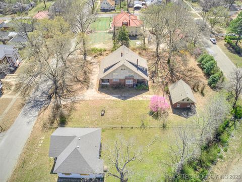 Single Family Residence in Okmulgee OK 820 N Grand Avenue 79.jpg