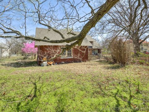 Single Family Residence in Okmulgee OK 820 N Grand Avenue 69.jpg