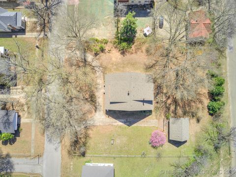 Single Family Residence in Okmulgee OK 820 N Grand Avenue 80.jpg