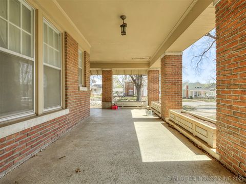 Single Family Residence in Okmulgee OK 820 N Grand Avenue 7.jpg