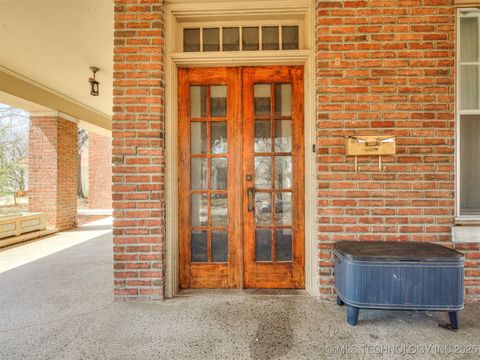 Single Family Residence in Okmulgee OK 820 N Grand Avenue 3.jpg