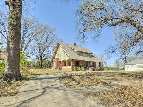 Single Family Residence in Okmulgee OK 820 N Grand Avenue 88.jpg