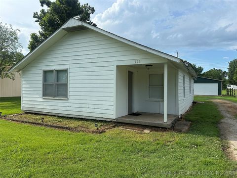 Single Family Residence in Morris OK 723 W Young Street.jpg