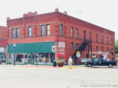 Mixed Use in Okemah OK 104 S 2nd Street.jpg