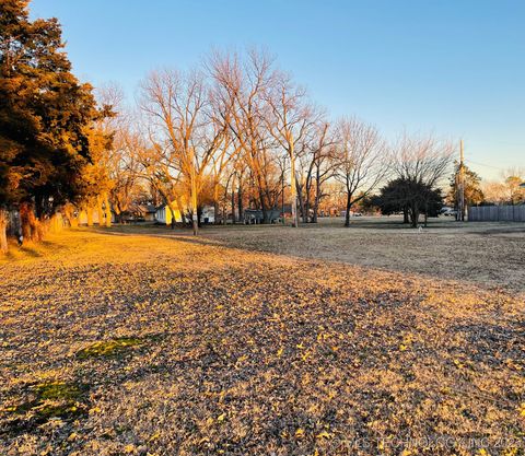  in Morris OK 717 S A Street.jpg