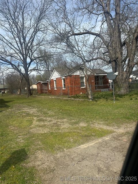 Single Family Residence in Henryetta OK 710 W Meacham Street.jpg